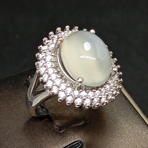 خاتم حجر القمر طبيعي