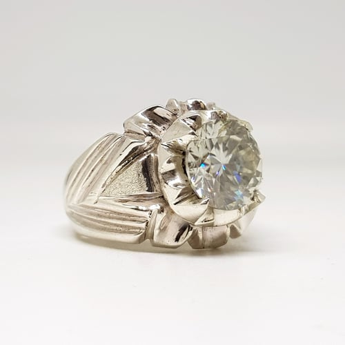 خاتم موزنايت بصلابة الالماس بشهادة