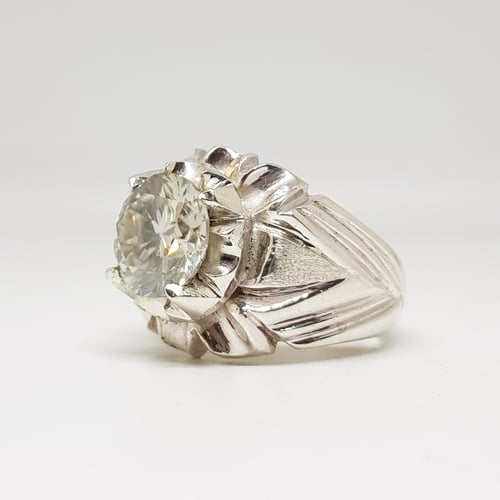 خاتم موزنايت بصلابة الالماس بشهادة