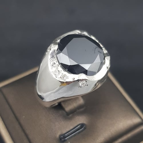 خاتم موزنايت مرصع بالزركون بشهادة