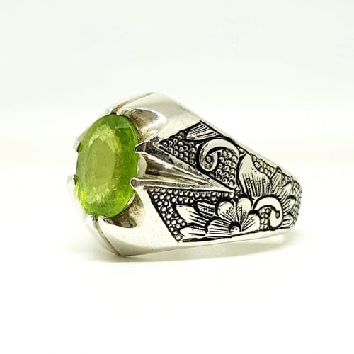 خاتم زبرجد طبيعي