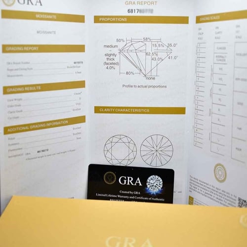 حجر موزنايت 1 قيراط بشهادة GRA