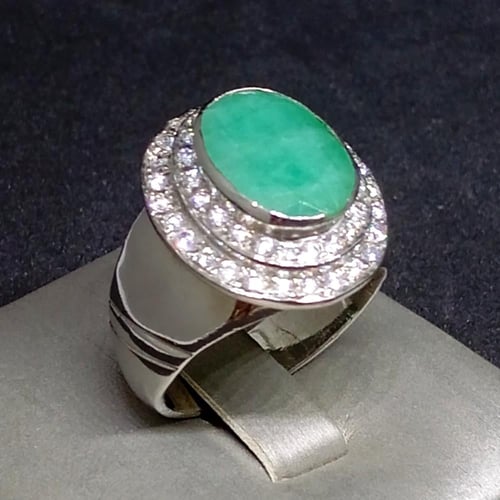 خاتم زمرد طبيعي مرصع بالالماس