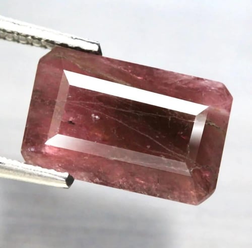 حجر تورمالين طبيعي (3) قيراط