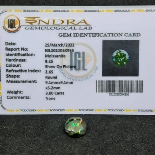 حجر موزنايت 3.8 قيراط بشهادة IGL