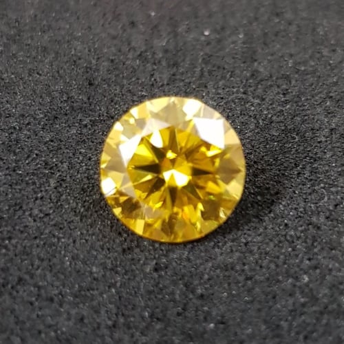 حجر موزنايت 3 قيراط بشهادة GRA