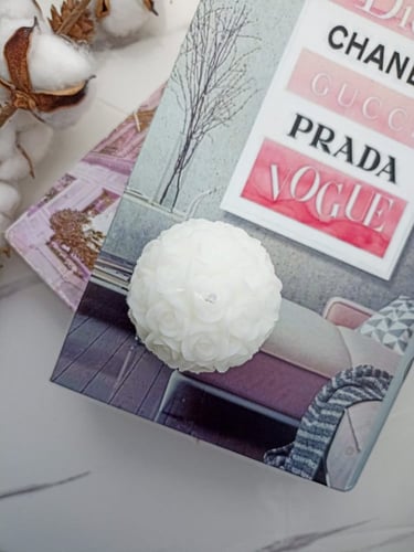 شموع كرة الورد (أبيض)