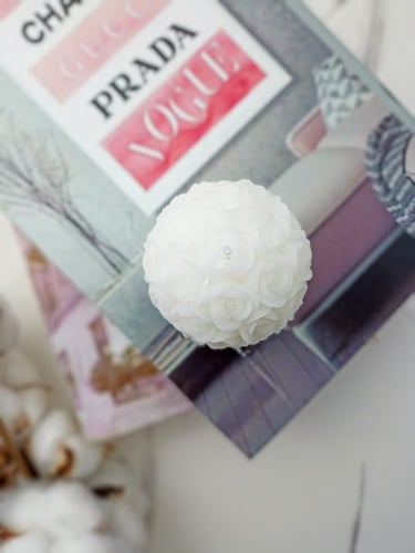 شموع كرة الورد (أبيض)