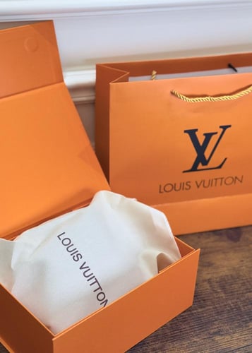 شنطة LV فخمة مع الملحقات