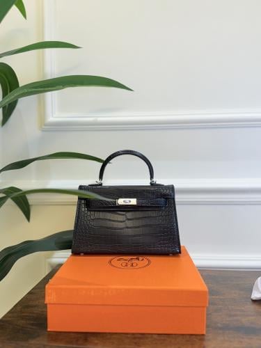 شنطة HERMES مع الملحقات