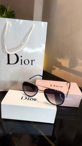 نظارة ديور مع الملحقات