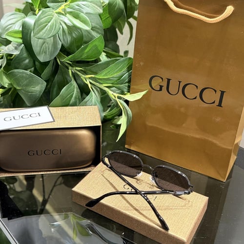 نظارة Gucci مع الملحقات