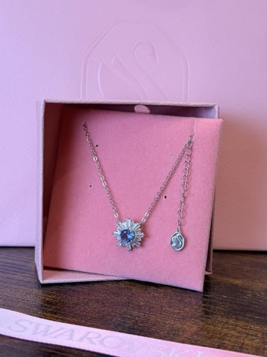 قلادة سواروفسكي مع الملحقات أزرق