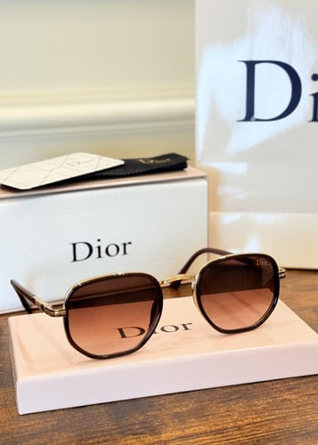 نظارة Dior مع الملحقات
