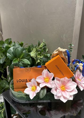 أساور LV تنسيق فخم