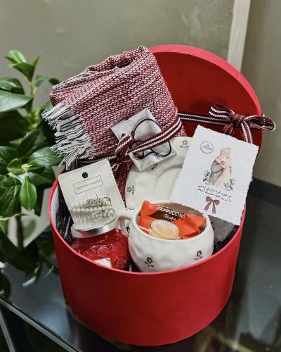 بوكس الشتاء الأحمر