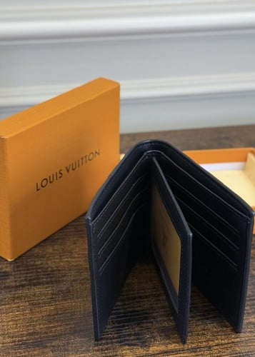 محفظة LV مع الملحقات