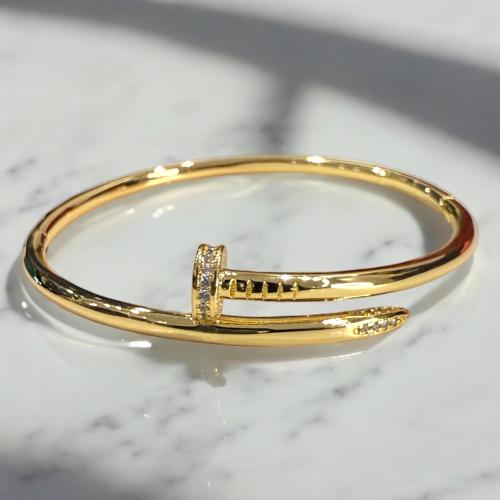 أساور وخاتم كارتير مع الملحقات