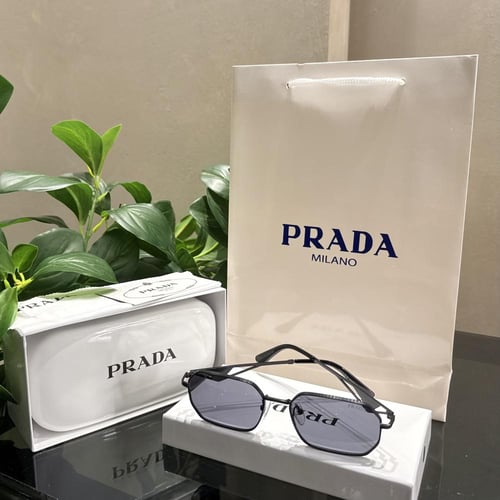 نظارة PRADA مع الملحقات