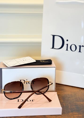 نظارة Dior مع الملحقات