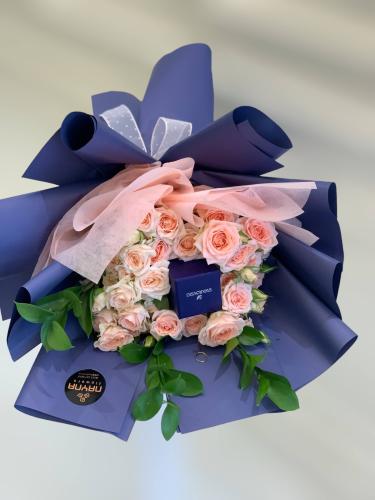 خاتم سواروفسكي & باقة ورد