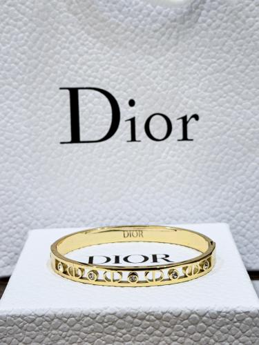 اساور ديور مع الملحقات