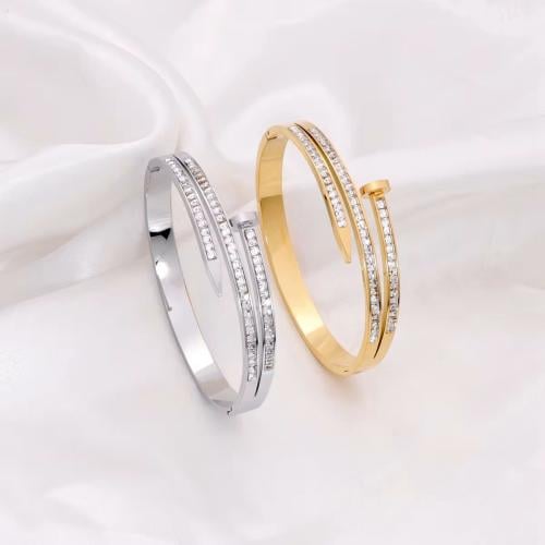 أساور كارتير مع الملحقات