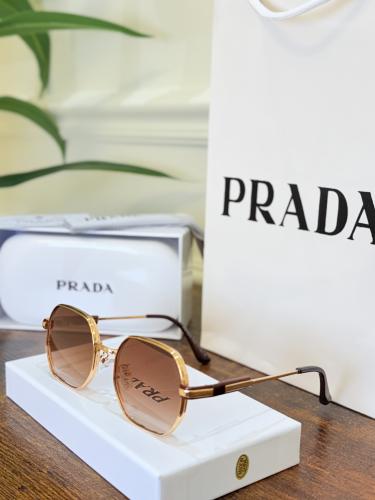 نظارة PRADA مع الملحقات