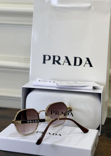 نظارة PRADA مع الملحقات