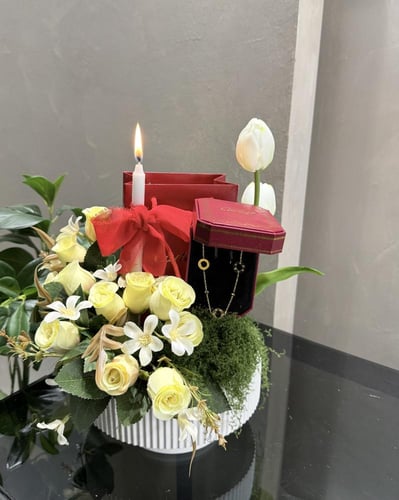 عقد وأقراط كارتير & تنسيق فخم