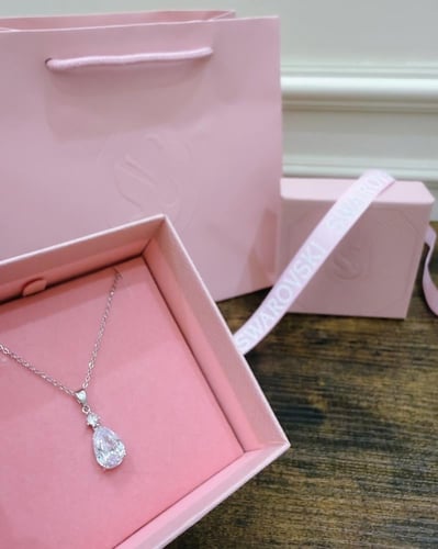 قلادة سواروفسكي مع الملحقات