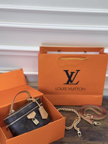 شنطة LV فخمة مع الملحقات