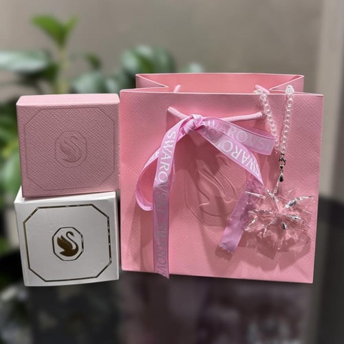 ميدالية سواروفسكي مع الملحقات