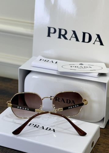 نظارة PRADA مع الملحقات