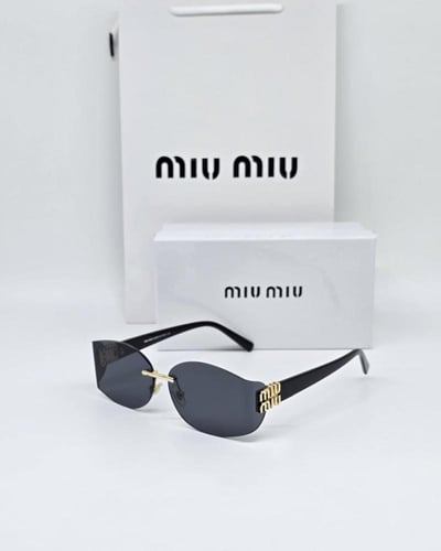 نظارة Miu Miu مع الملحقات