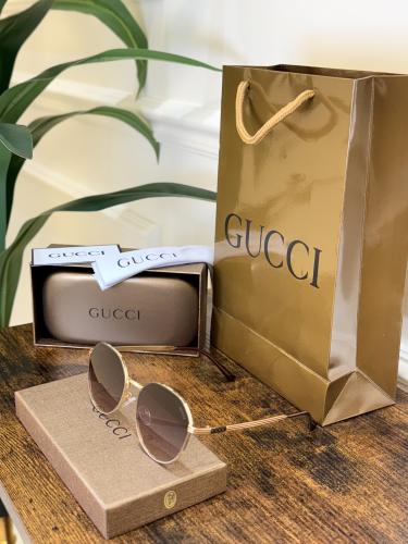 نظارة Gucci مع الملحقات