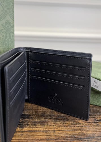 محفظة قوتشي مع الملحقات