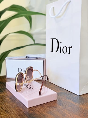 نظارة Dior مع الملحقات