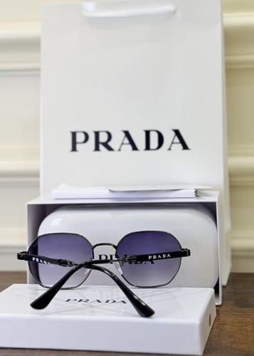 نظارة PRADA مع الملحقات