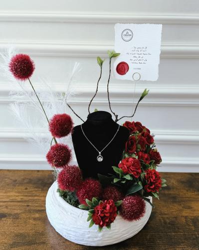 فازة فخمة& قلادة سواروفسكي