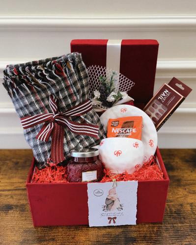 بوكس الشتاء الأحمر