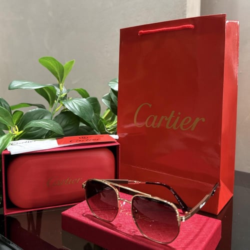 نظارة Cartier مع الملحقات