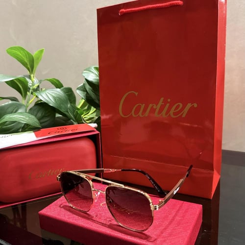 نظارة Cartier مع الملحقات
