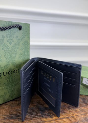 محفظة قوتشي مع الملحقات