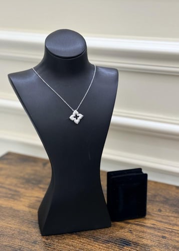 قلادة روبرتو كوين