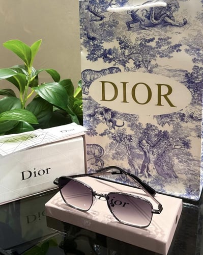 نظارة ديور مع الملحقات