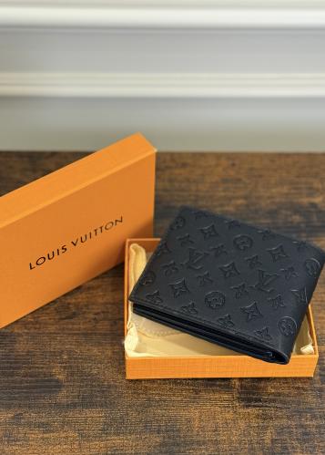 محفظة LV مع الملحقات