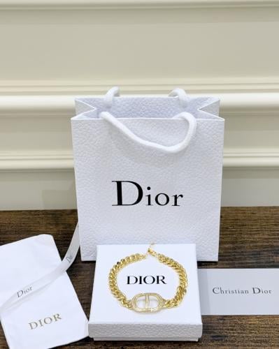 اساور ديور مع الملحقات