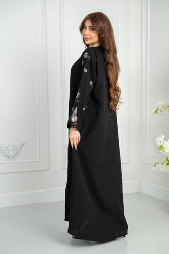 عباية الشامل عباية عملية باكمام مطرزه بتشجيره مميز...