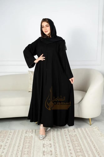 عبايه كلوش راقيه بتدخيله قيطان ابيض على الكم